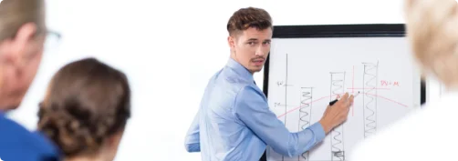 speaker-explaining-graph-flipchart-audience